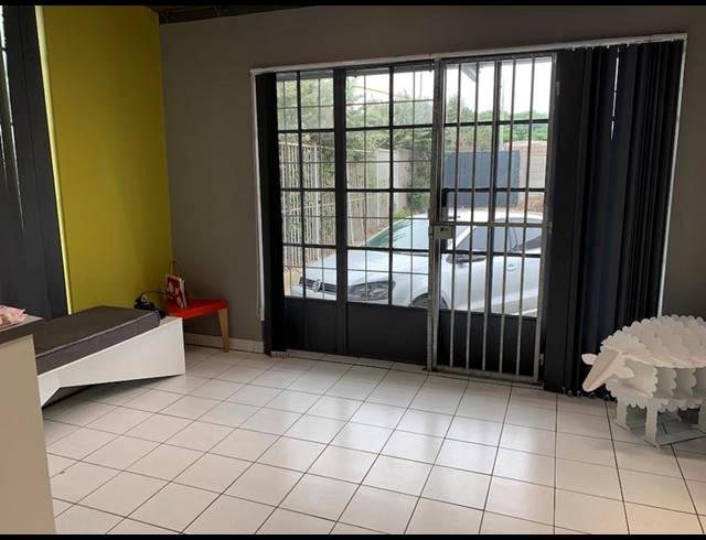 INDUSTRIAL PROPERTY TO RENT IN PAARDEN EILAND